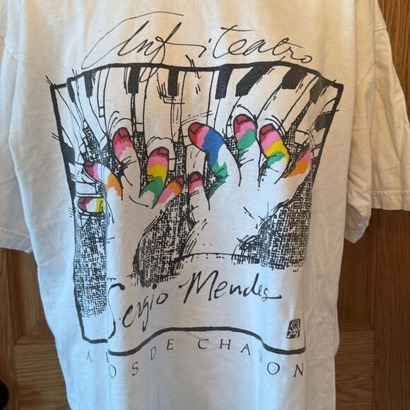 VINTAGE Sergio Mendes Piano Keys Altos De Chavon Tee - Picture 5 of 12